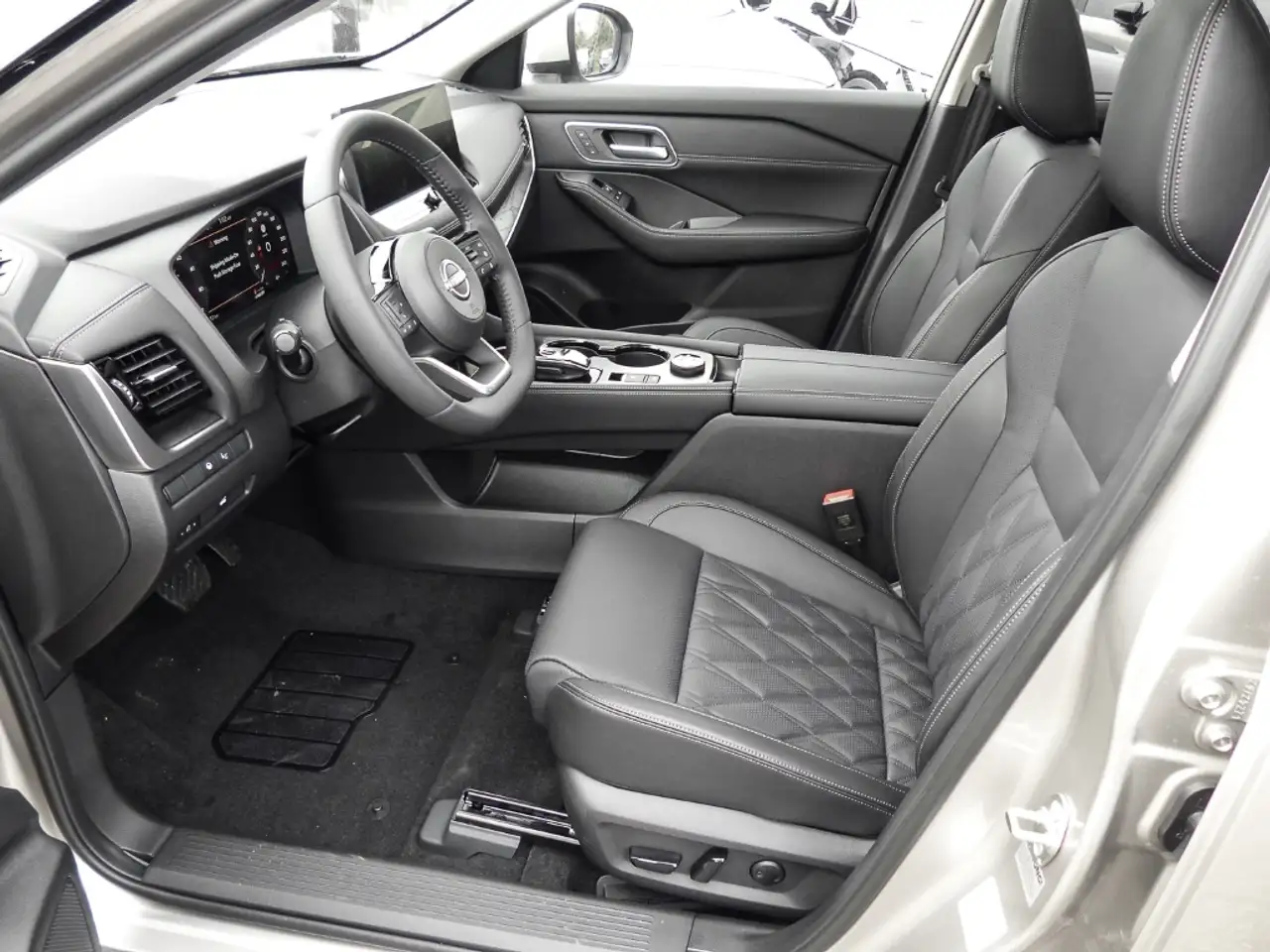 Nissan X-Trail Tekna+ 1.5 VC-T e-POWER e-4ORCE 213PS 4x4 7-Sitzer 13