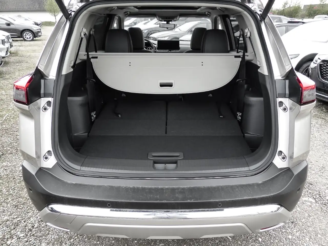 Nissan X-Trail Tekna+ 1.5 VC-T e-POWER e-4ORCE 213PS 4x4 7-Sitzer 20