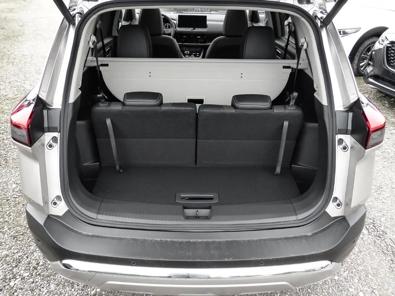 Nissan X-Trail Tekna+ 1.5 VC-T e-POWER e-4ORCE 213PS 4x4 7-Sitzer 19