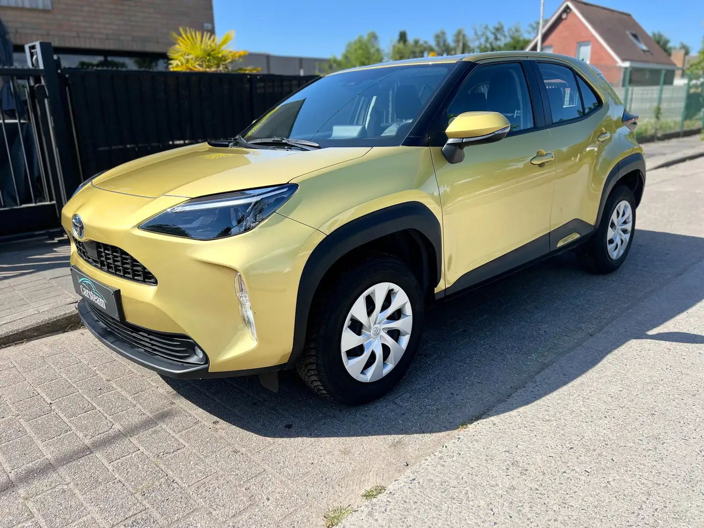 Toyota Yaris Cross 1.5i VVT-i Hybrid Dynamic E-CVT Zlatá - 1
