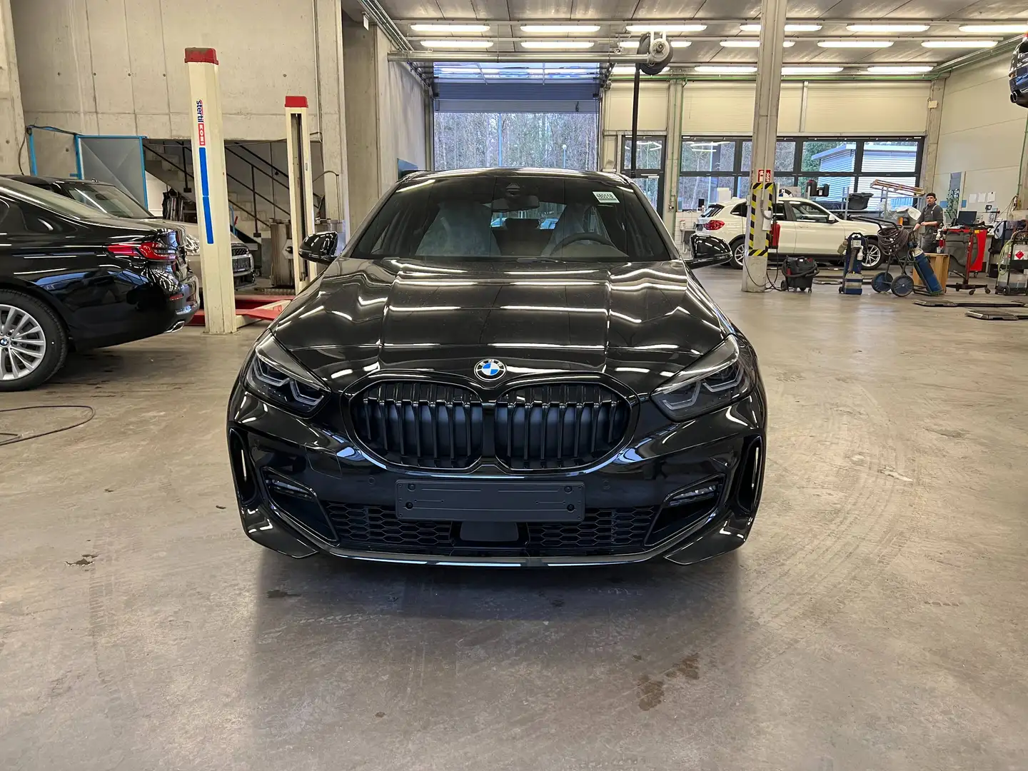 BMW 120 120d xDrive M Sport Aut. M Sport Schwarz - 1