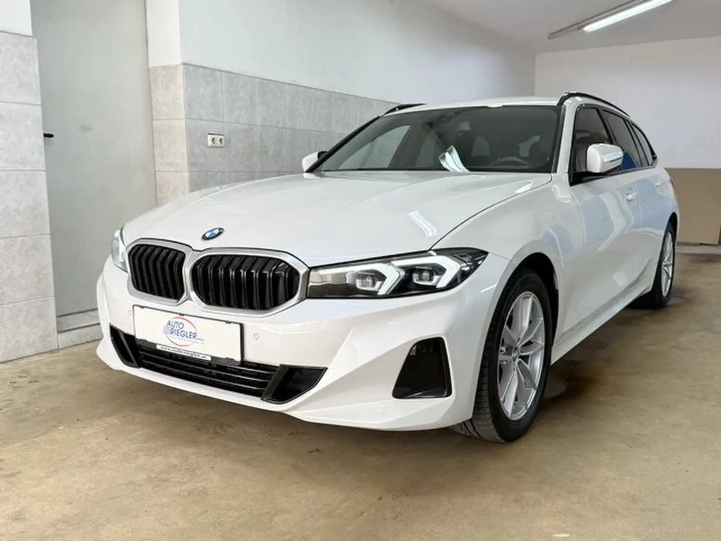 BMW 318 d ''LED-Sportsitze-Soundsystem-AHK-Alu'' Weiß - 1