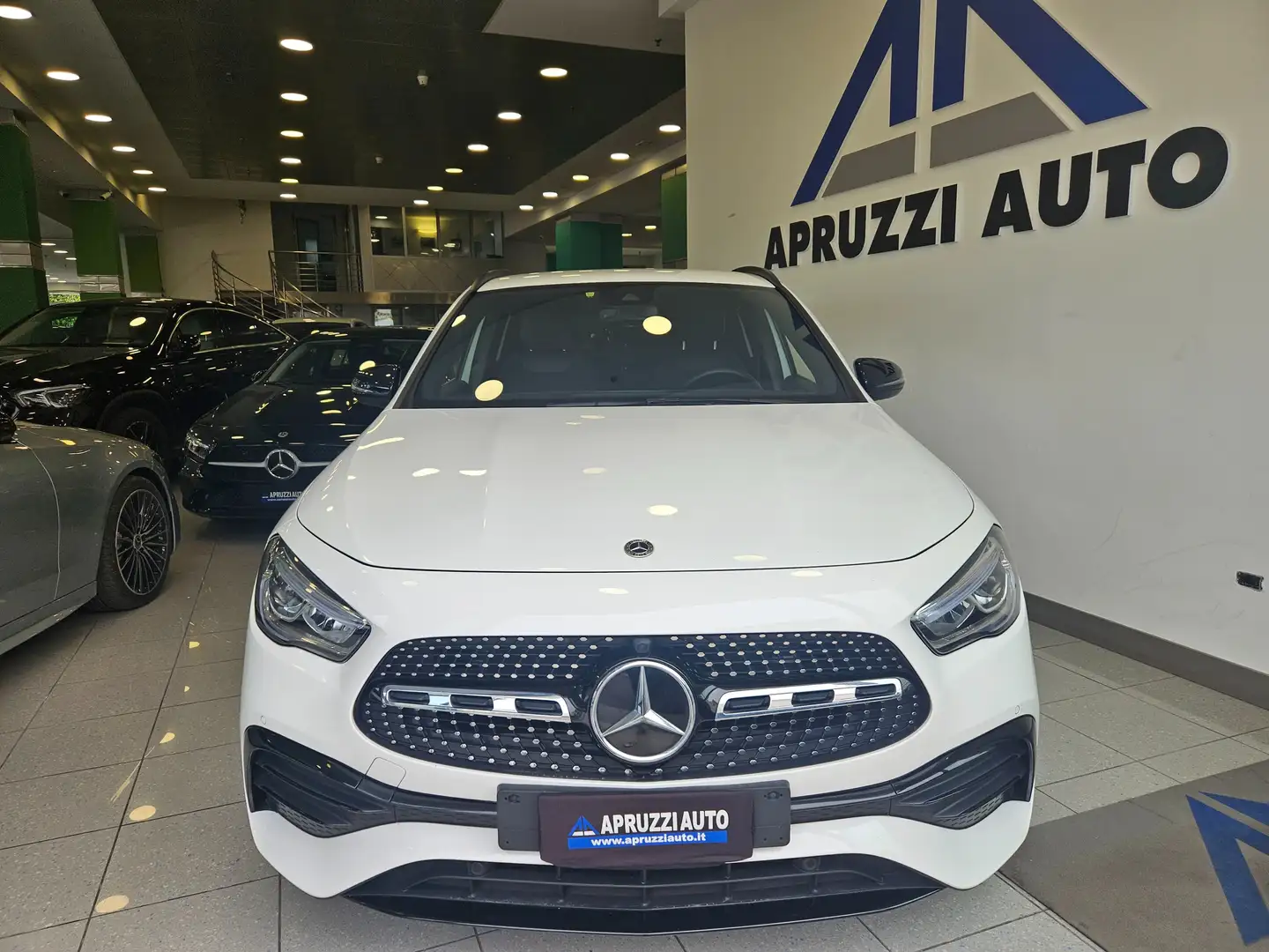 Mercedes-Benz GLA 200 GLA 200 d Premium auto RETROCAM NAVI SENSORI Bianco - 2