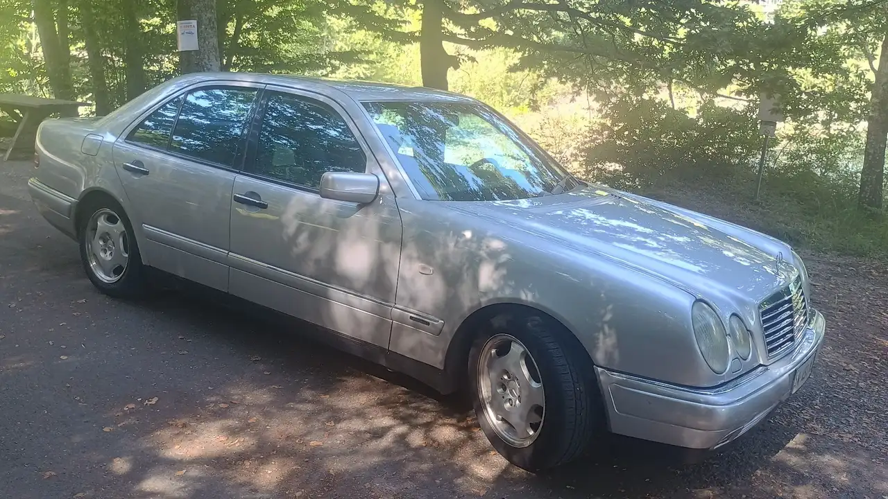 Mercedes-Benz E 200 Avantgarde GPL del 2023 restaurata ASI, foto 1