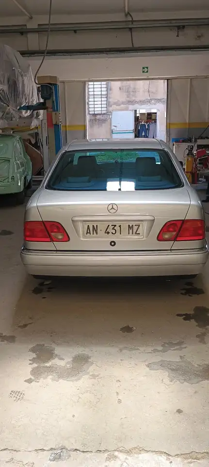 Mercedes-Benz E 200 Avantgarde GPL del 2023 restaurata ASI, foto 8