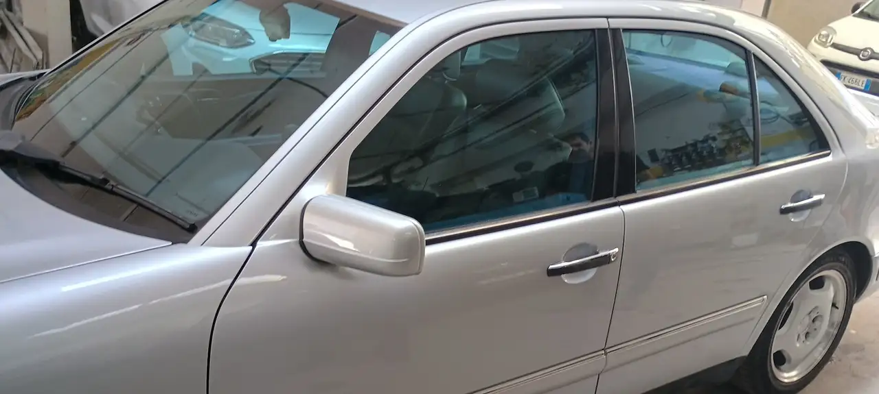 Mercedes-Benz E 200 Avantgarde GPL del 2023 restaurata ASI, foto 7