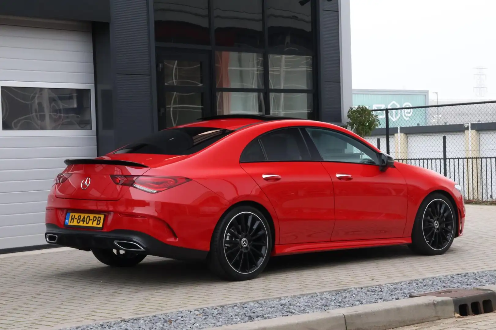 Mercedes-Benz CLA 200 Premium Plus | AMG | Sfeerverlichting | Panorama | Rood - 2