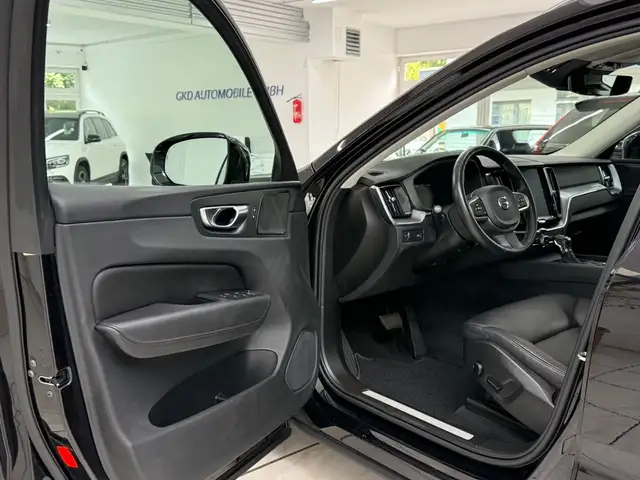 Volvo XC60 view 6