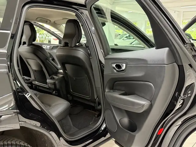 Volvo XC60 view 9
