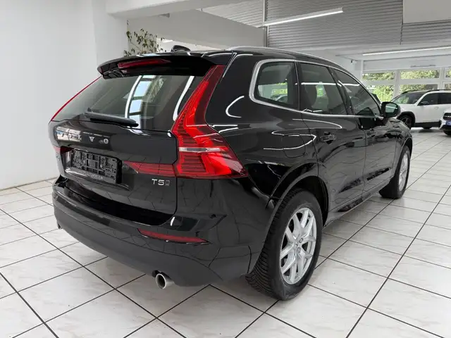 Volvo XC60 view 3