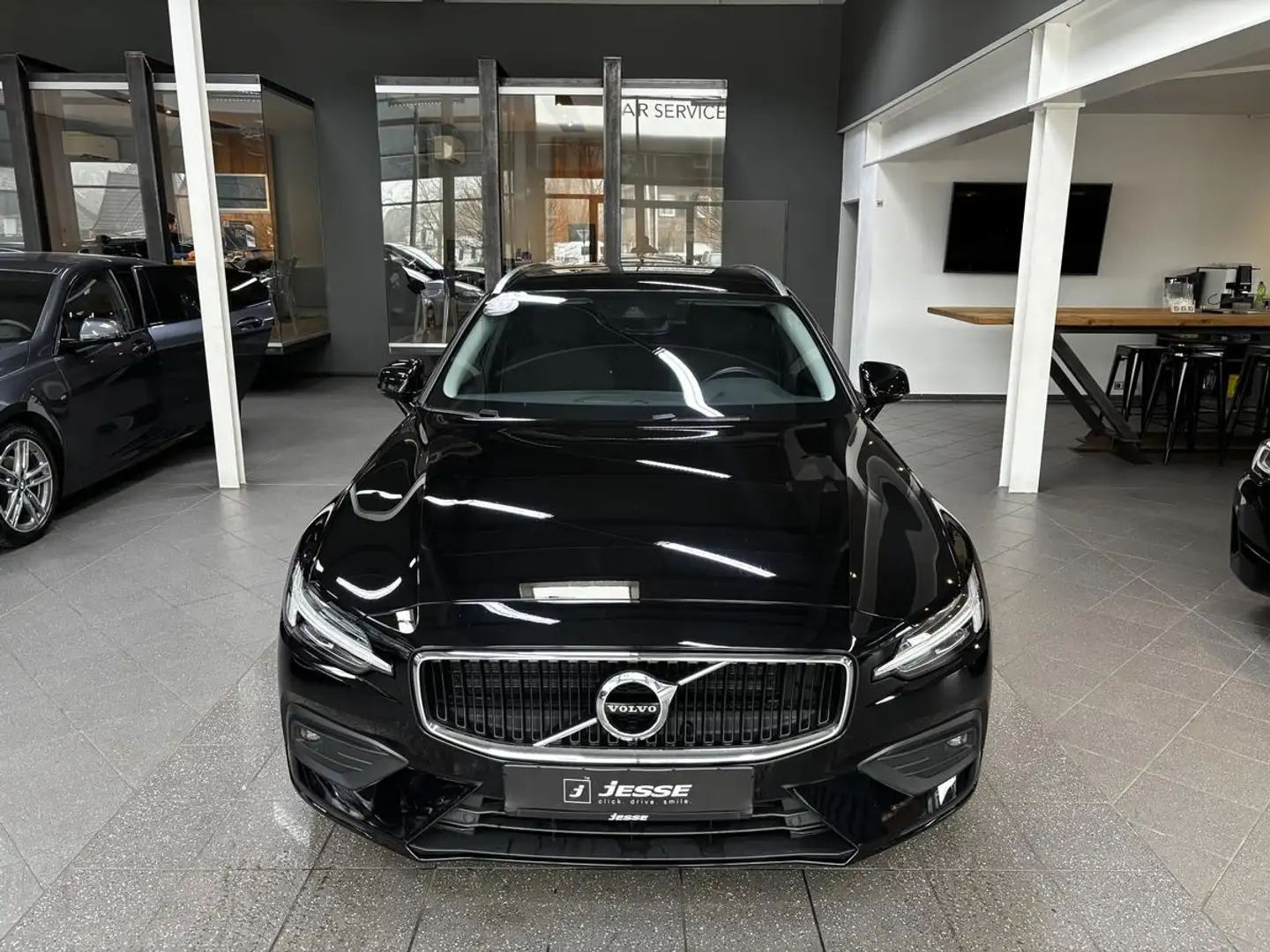 Volvo V60 B3 Momentum Pro LED Navi CarPlay AHK DAB+ Noir - 2