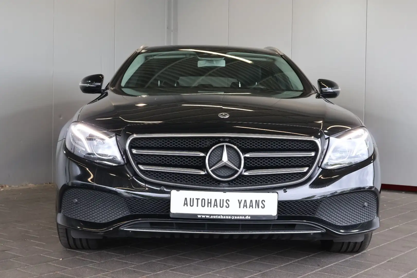 Mercedes-Benz E 300 de Avantgarde WIDE+MULTIBEAM+KAM+18" Schwarz - 2