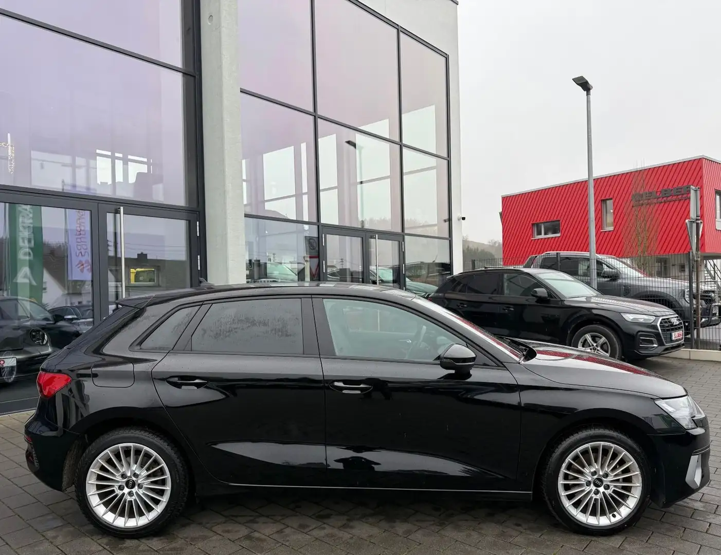 Audi A3 Sportback 35 TFSI advanced Business-Paket Zwart - 2
