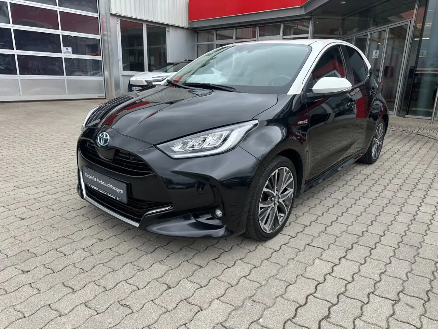 Toyota Yaris Hybrid 1.5 VVT-i Elegant Schwarz - 2