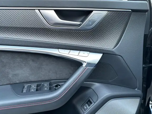 Audi RS6 view 10