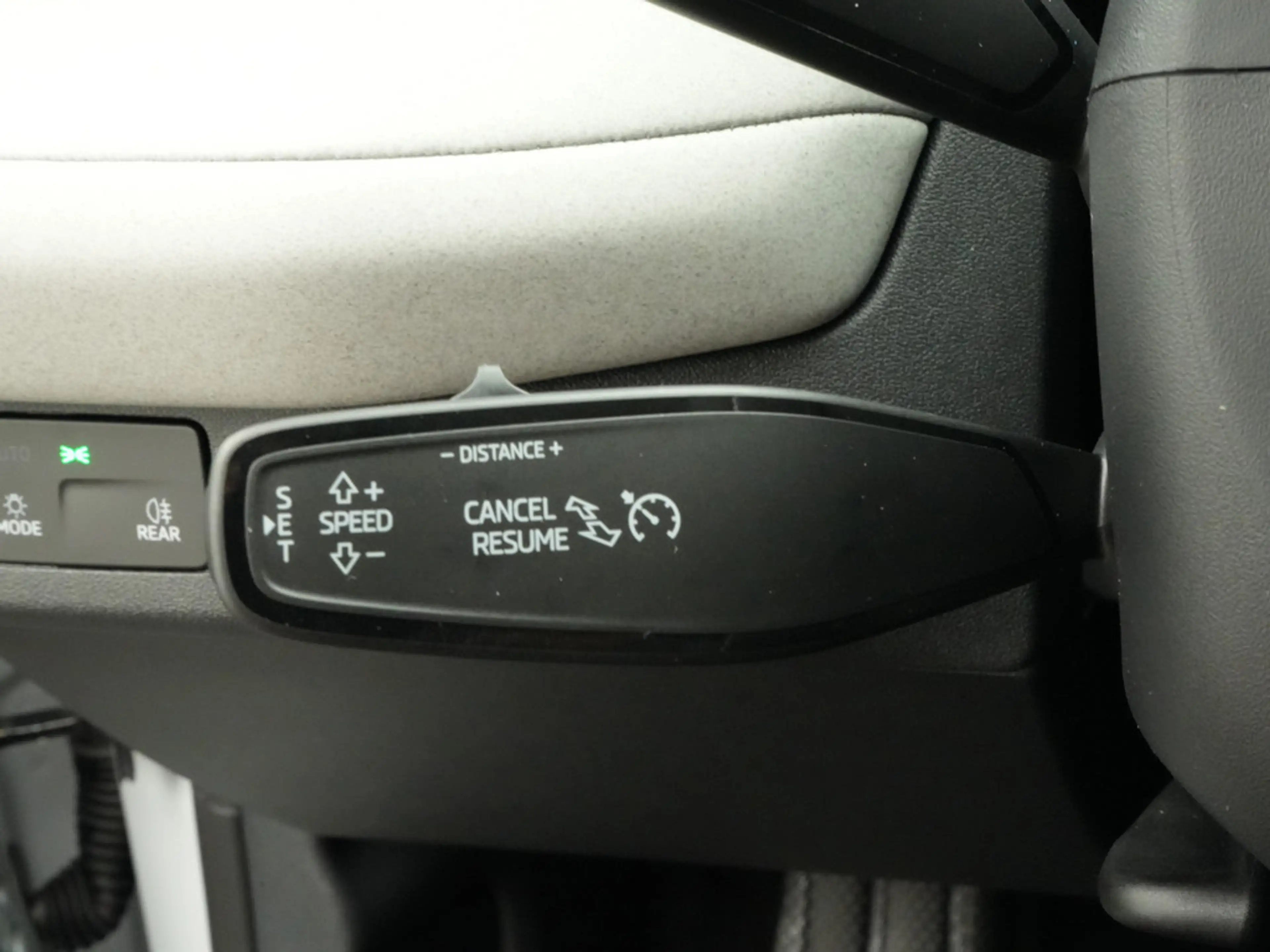 Skoda Epiq 55 Edition Eins MATRIX ACC NAVI KAM SHZ — photo 12