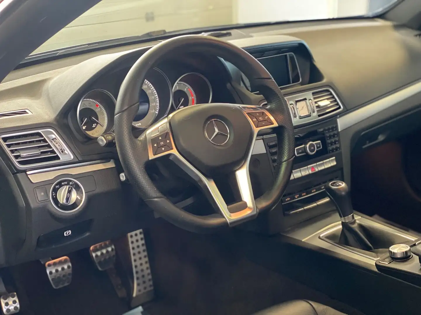 Mercedes-Benz E 220 Coupé E 220 BlueTEC AMG Räder Klasse Coupé Noir - 2