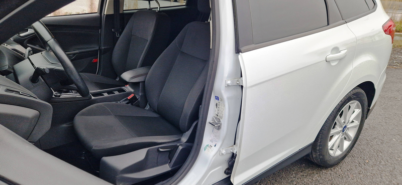 Ford Focus Business/Zahnriemen Neu/Automatik/Navi/PDC/Euro6/Finanzierung ab 6,99%/ — photo 9