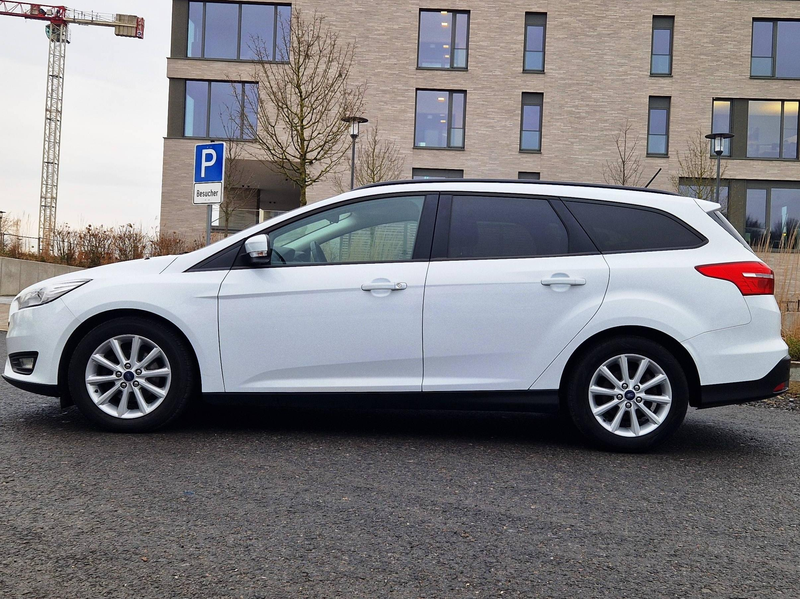 Ford Focus Business/Zahnriemen Neu/Automatik/Navi/PDC/Euro6/Finanzierung ab 6,99%/ — photo 8
