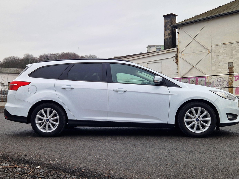 Ford Focus Business/Zahnriemen Neu/Automatik/Navi/PDC/Euro6/Finanzierung ab 6,99%/ — photo 4