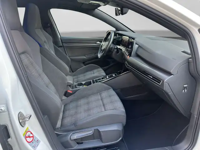Volkswagen Golf view 4