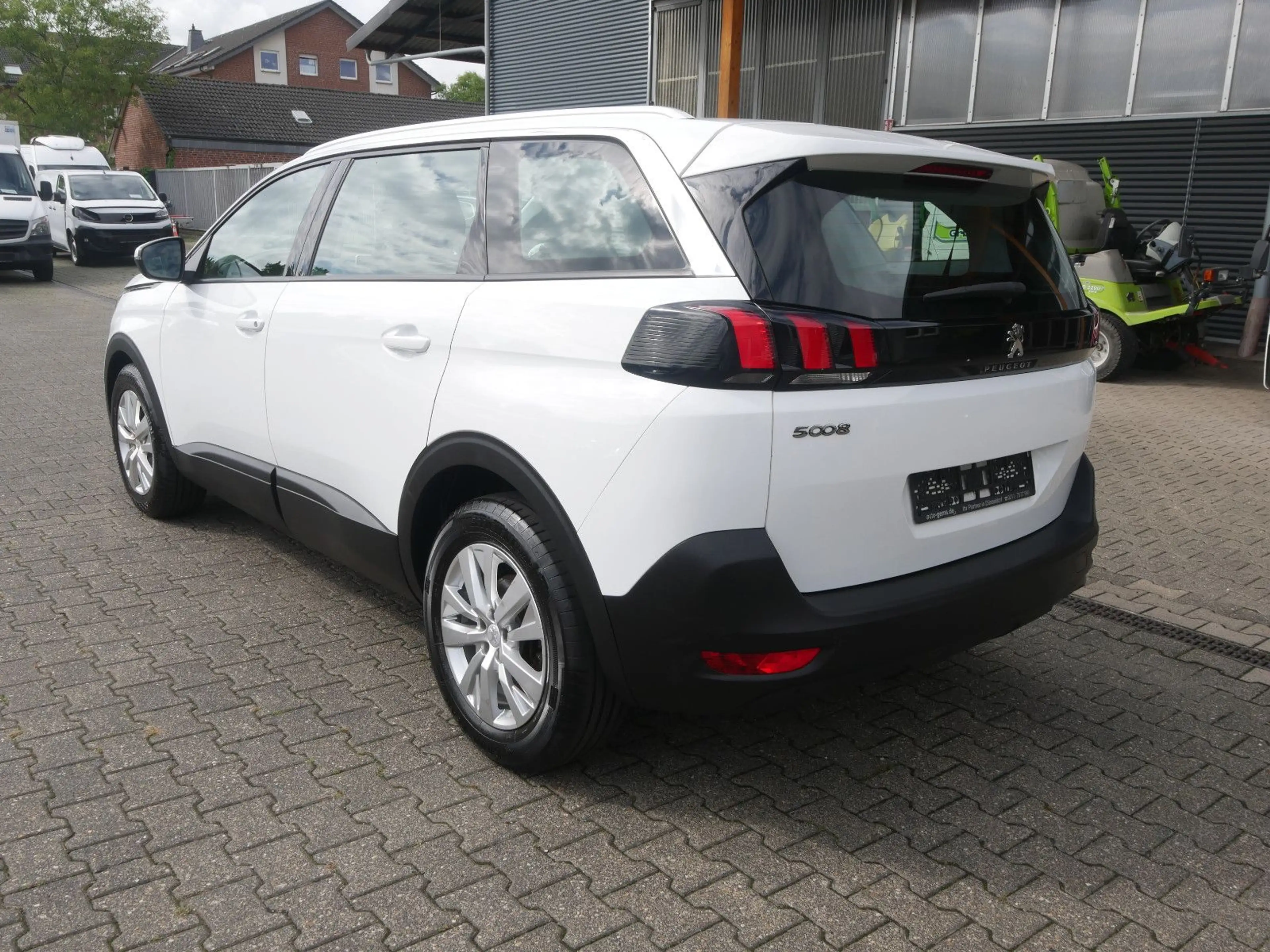 Peugeot 5008 Active 1.2 Pure Tech 130 Panorama 7 Sitze — photo 5