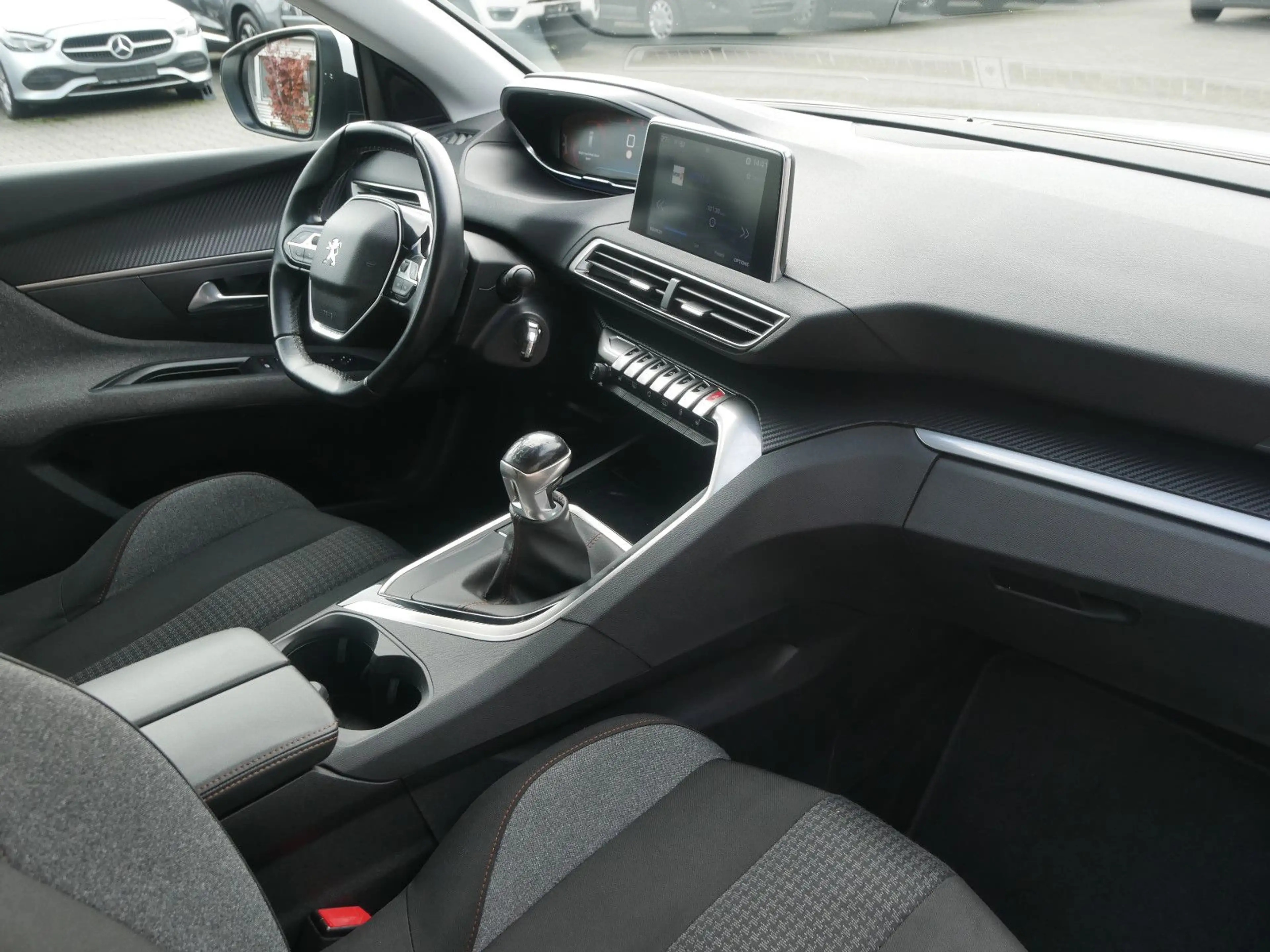 Peugeot 5008 Active 1.2 Pure Tech 130 Panorama 7 Sitze — photo 10