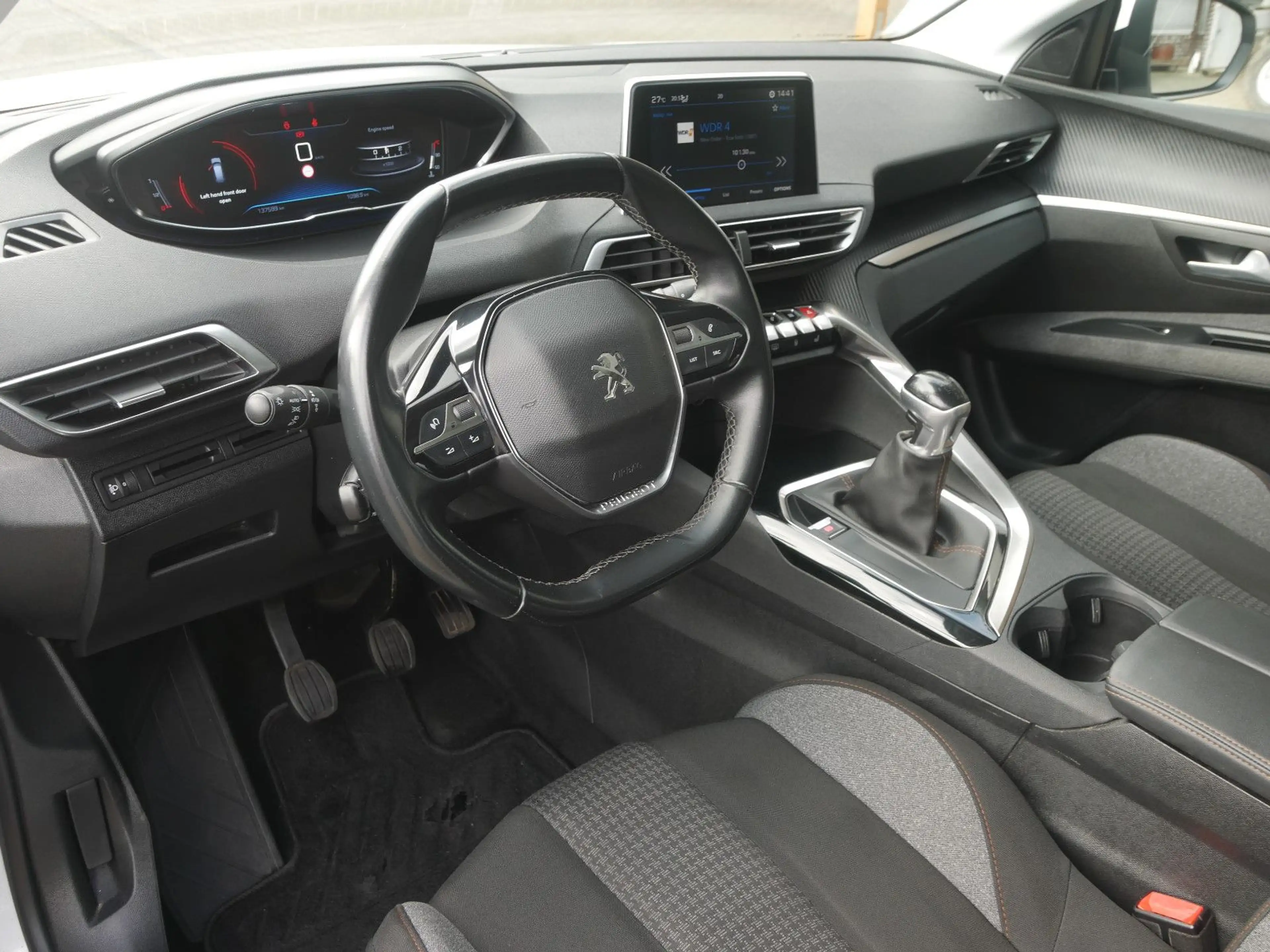Peugeot 5008 Active 1.2 Pure Tech 130 Panorama 7 Sitze — photo 9