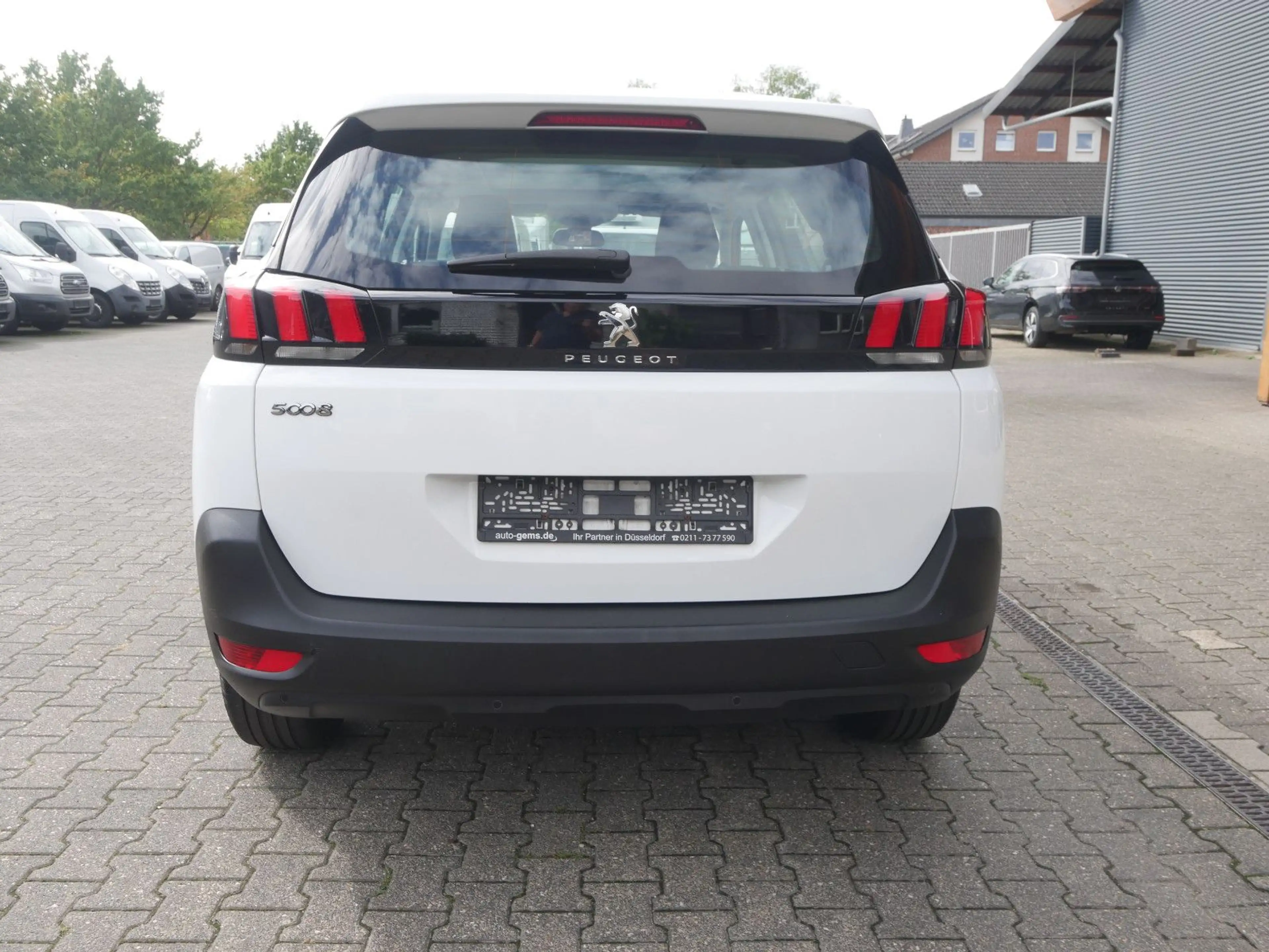 Peugeot 5008 Active 1.2 Pure Tech 130 Panorama 7 Sitze — photo 4