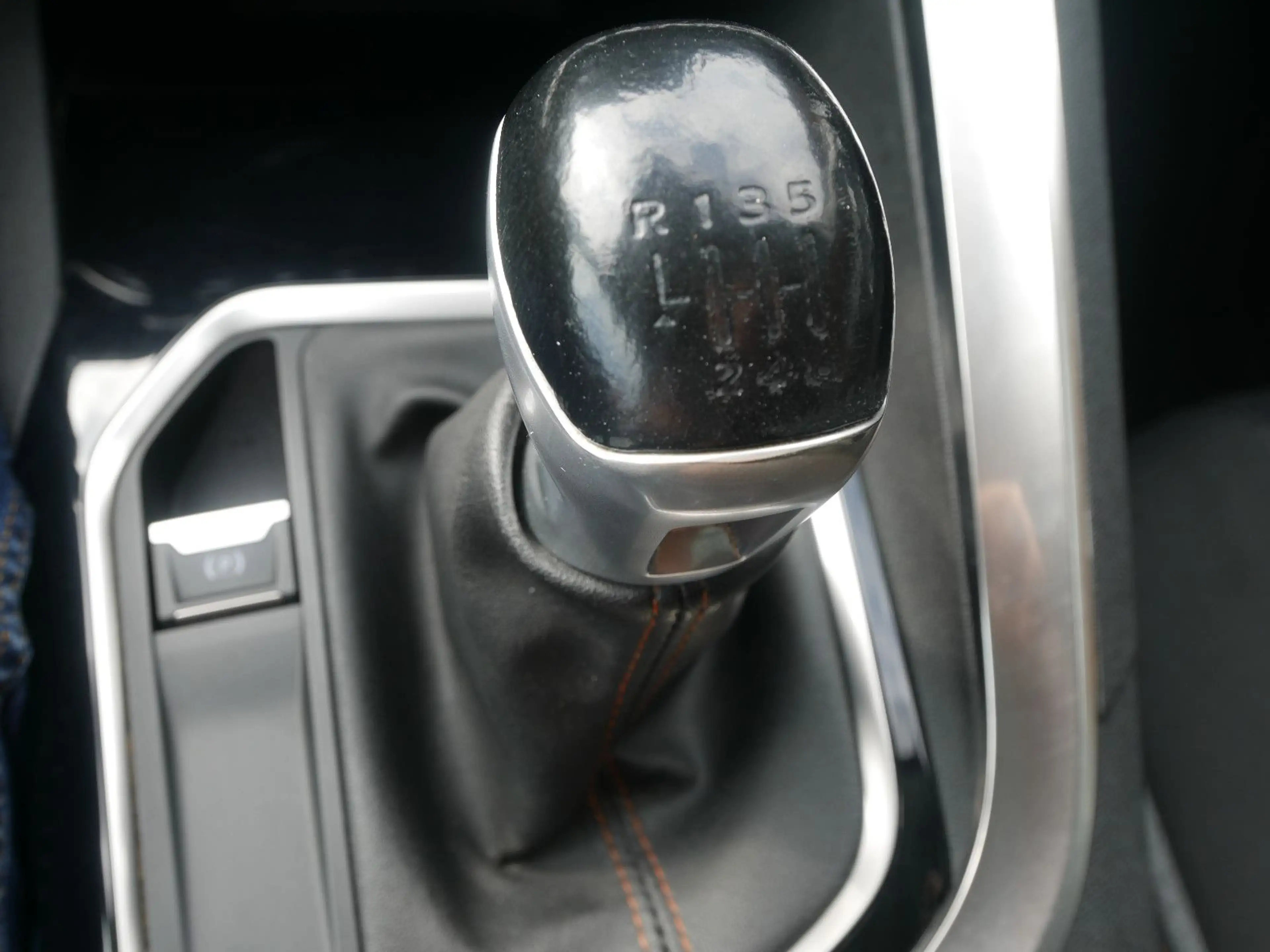 Peugeot 5008 Active 1.2 Pure Tech 130 Panorama 7 Sitze — photo 15