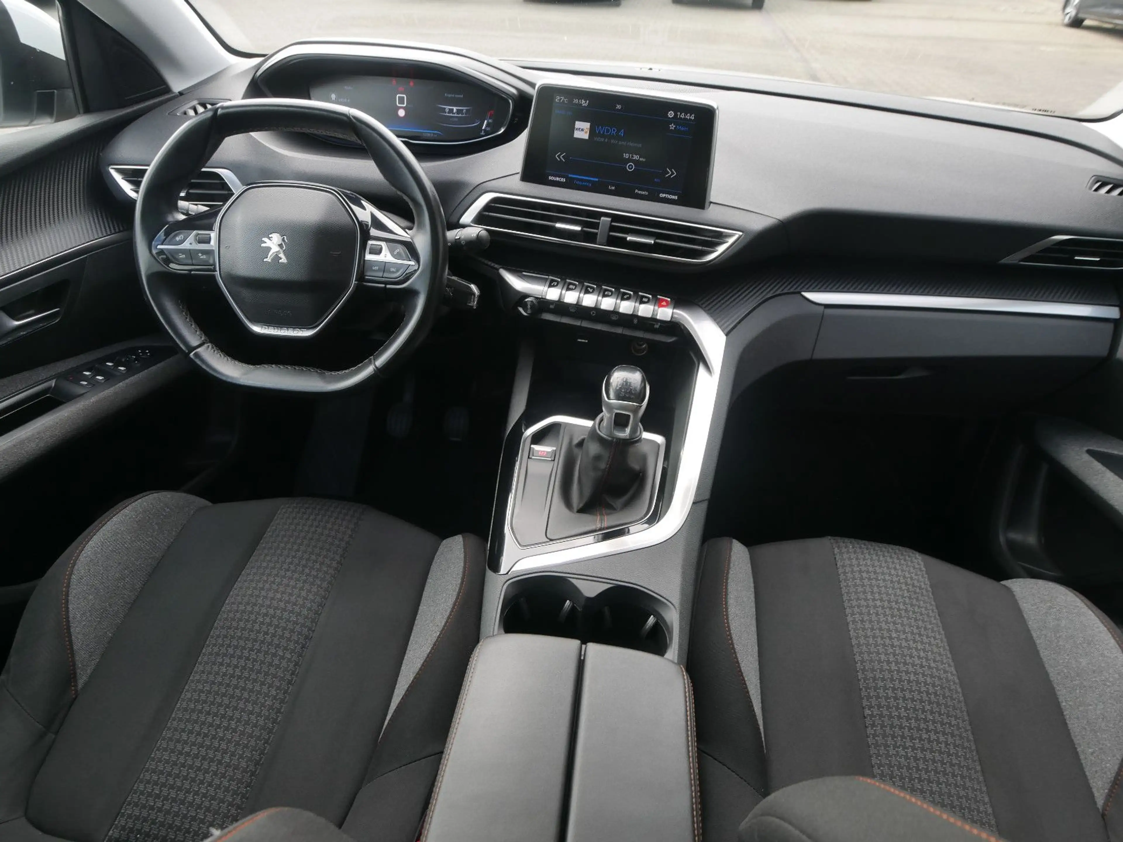 Peugeot 5008 Active 1.2 Pure Tech 130 Panorama 7 Sitze — photo 12