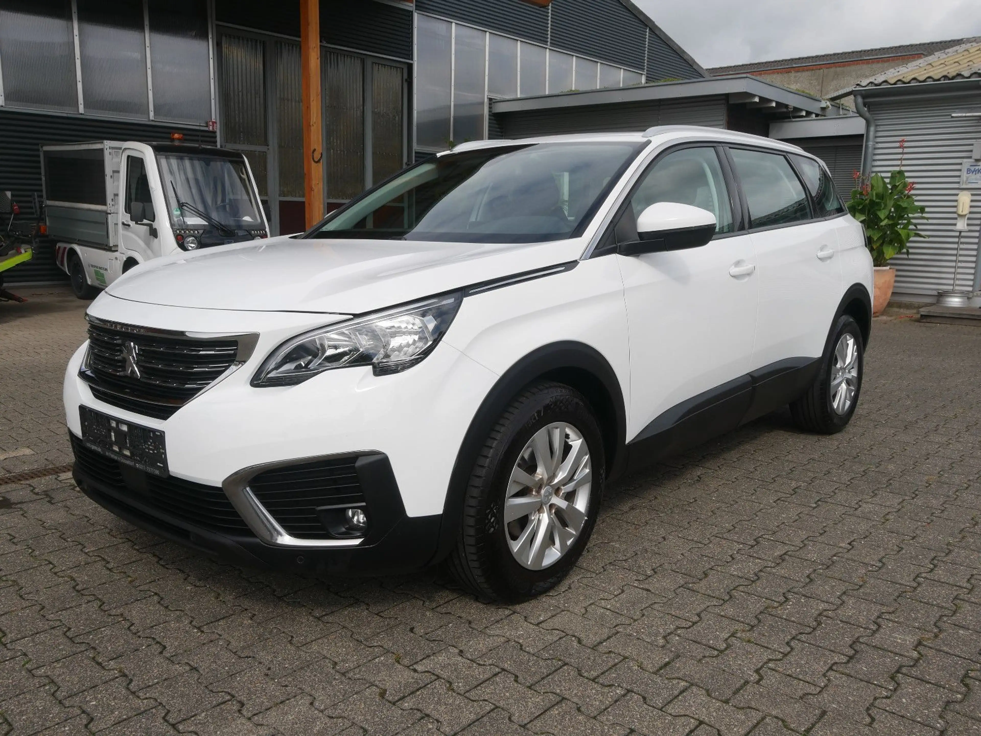 Peugeot 5008 Active 1.2 Pure Tech 130 Panorama 7 Sitze — photo 7