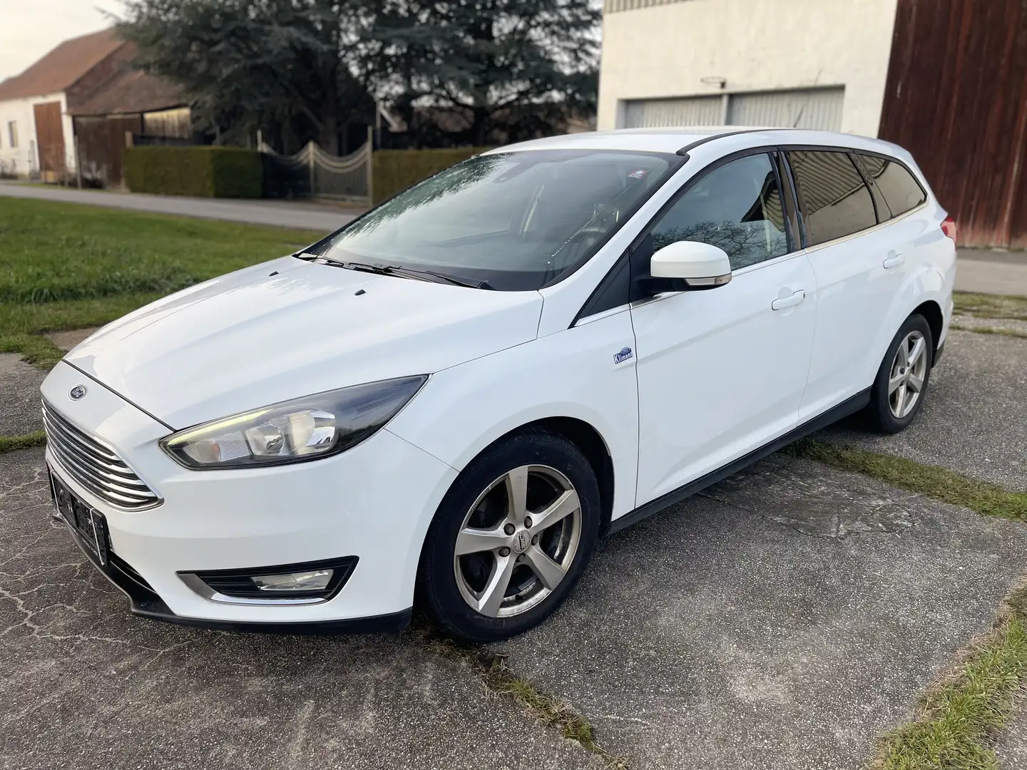 Ford Focus 1.0 EcoBoost TITANIUM - 1