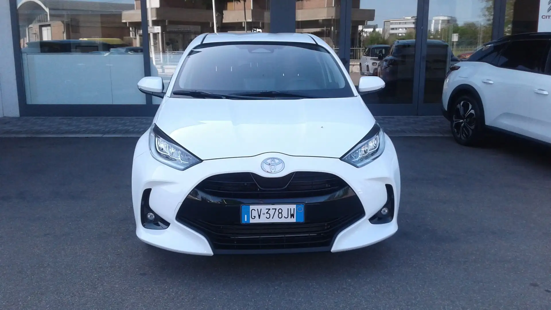 Toyota Yaris 1.5 Hybrid 5 porte Trend Bianco - 2