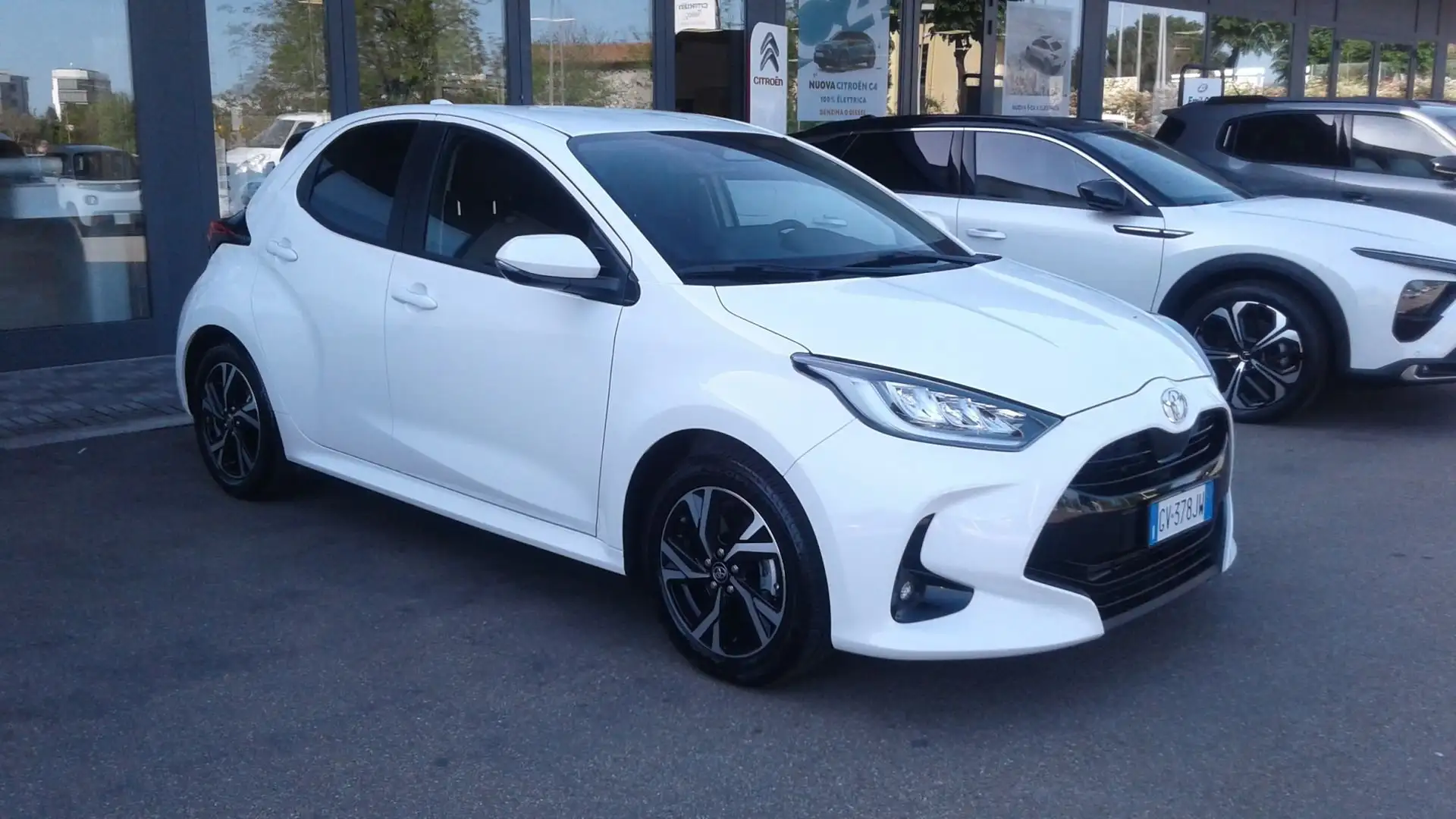 Toyota Yaris 1.5 Hybrid 5 porte Trend Bianco - 1