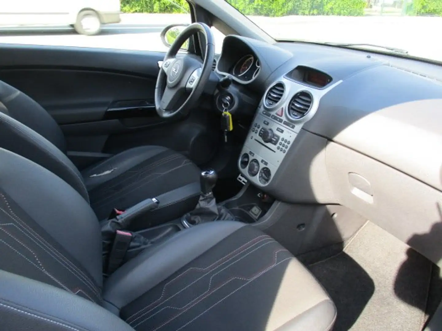 Opel Corsa 1.2 16V (ecoFLEX) Color Edition Noir - 2