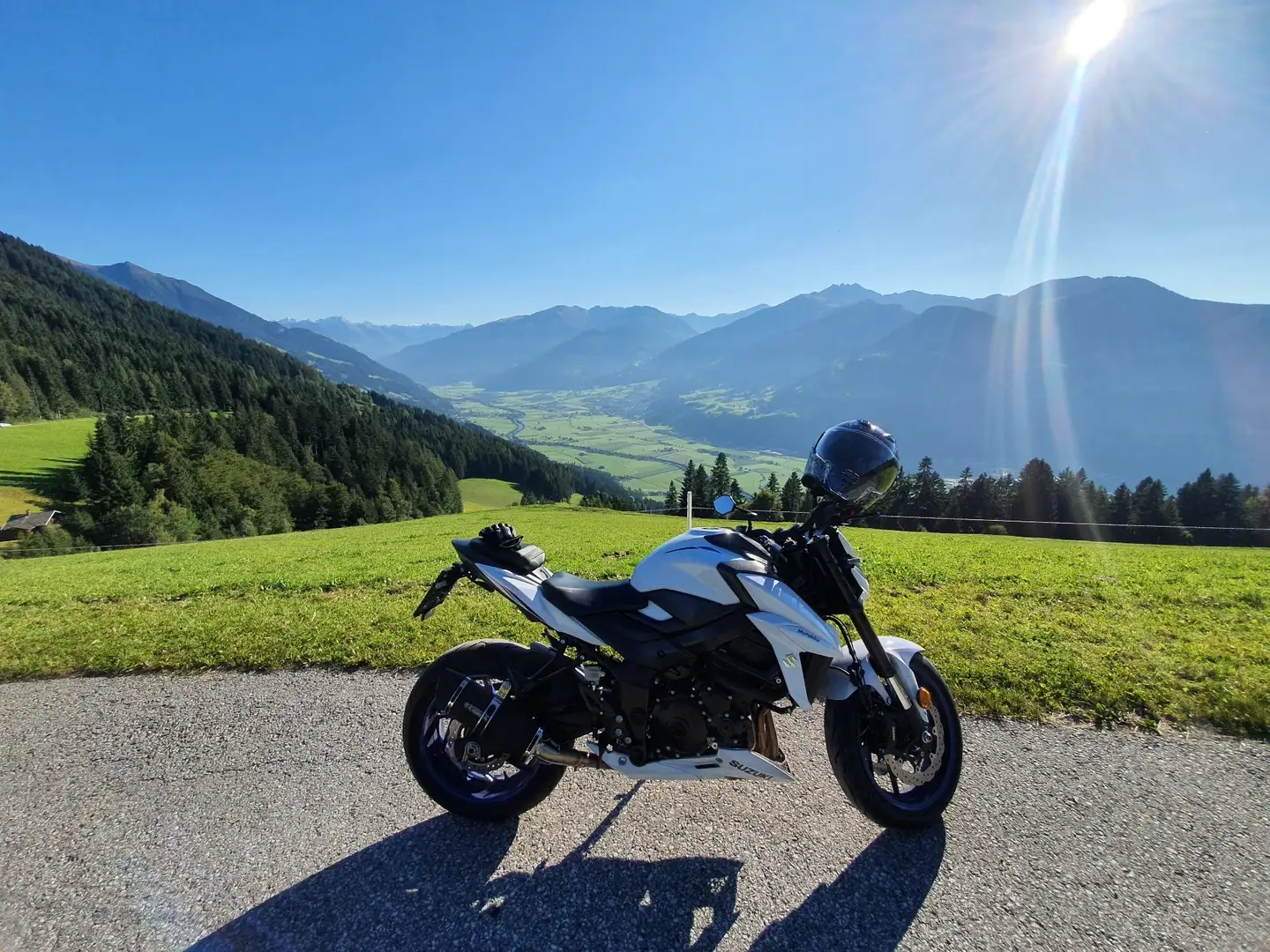 Suzuki GSX 750 Weiß - 2