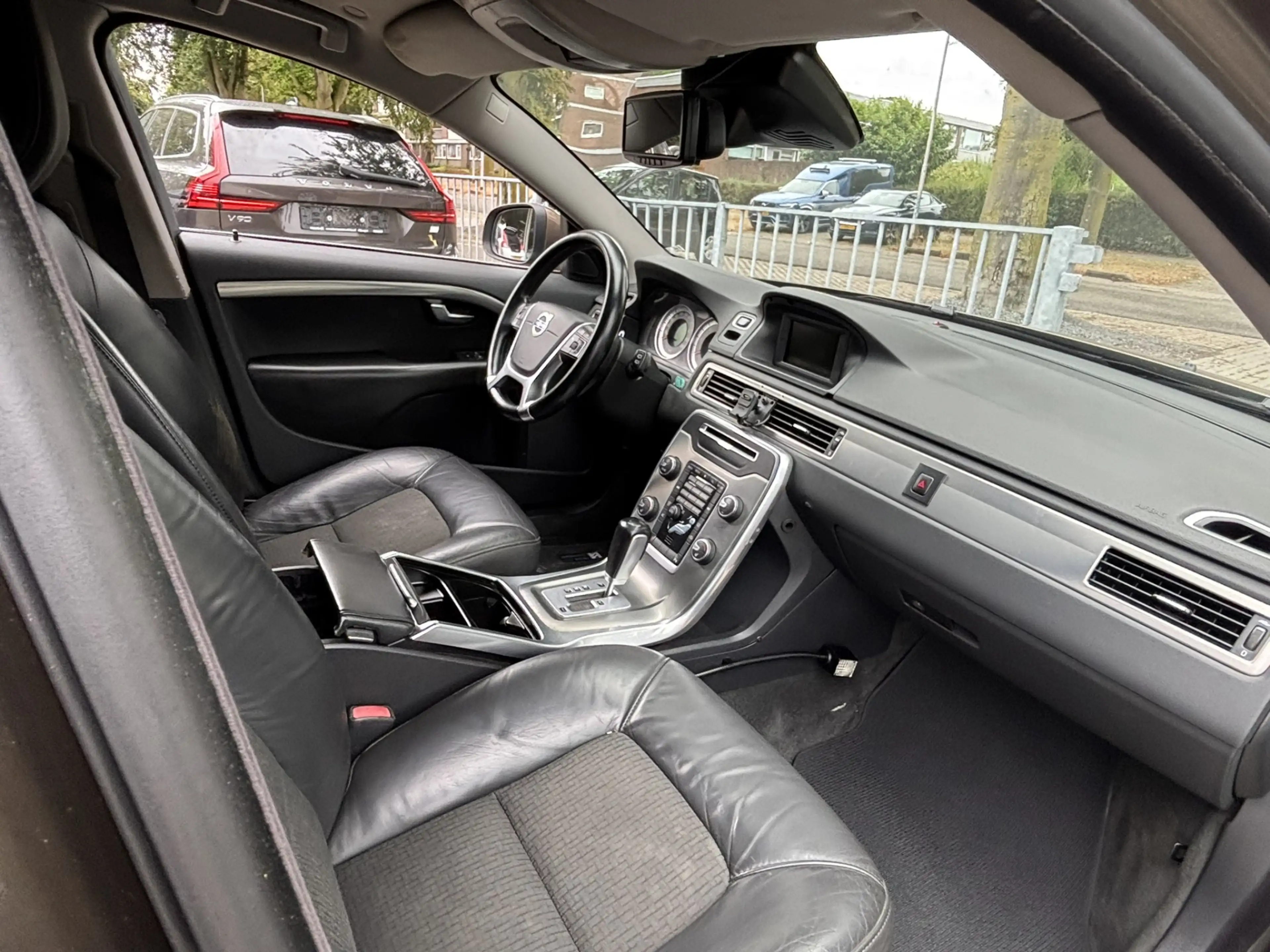 Volvo V70 NILSSON V70 D5 AWD Grijs kenteken of camper — photo 14