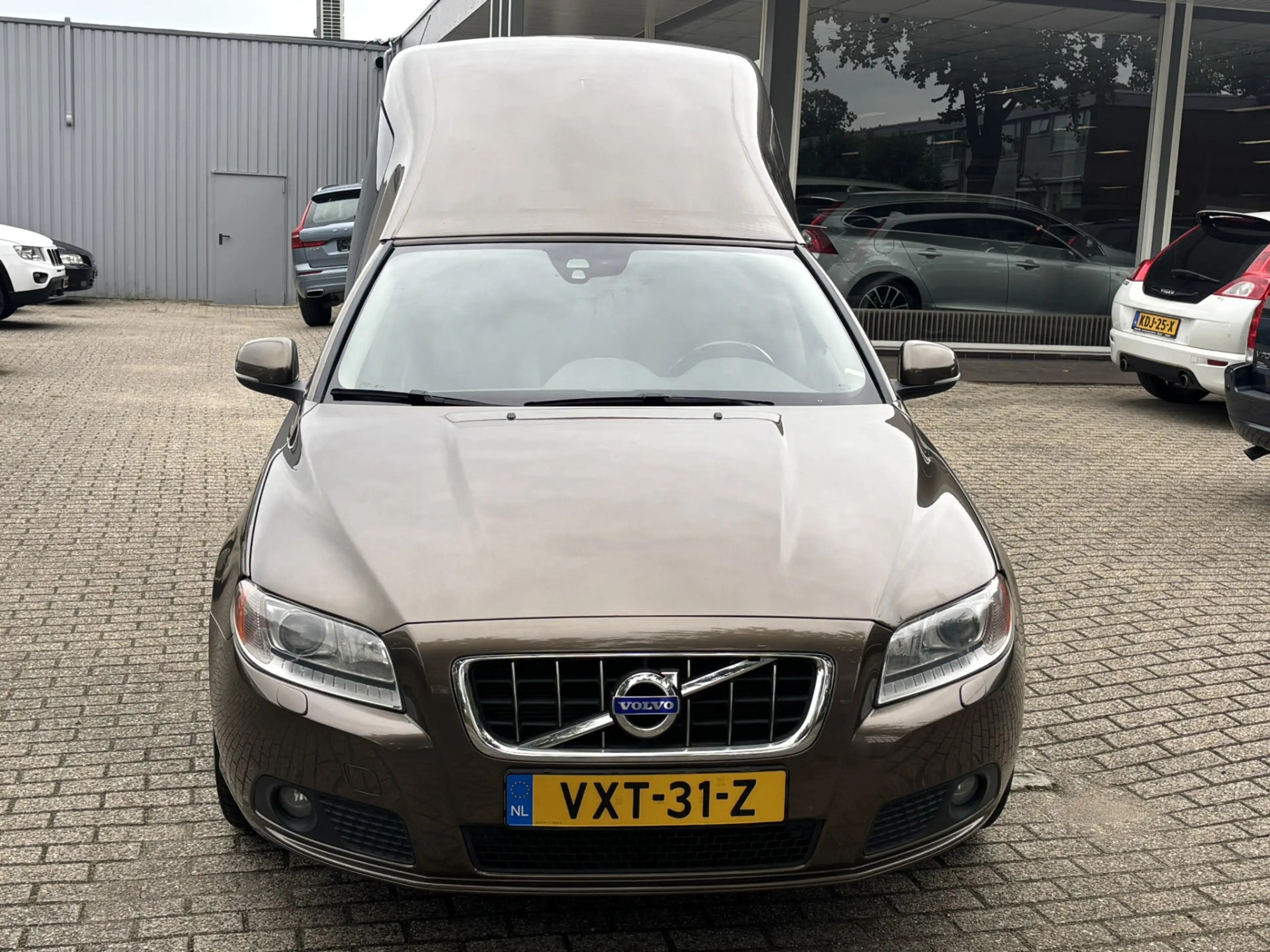 Volvo V70 NILSSON V70 D5 AWD Grijs kenteken of camper — photo 9