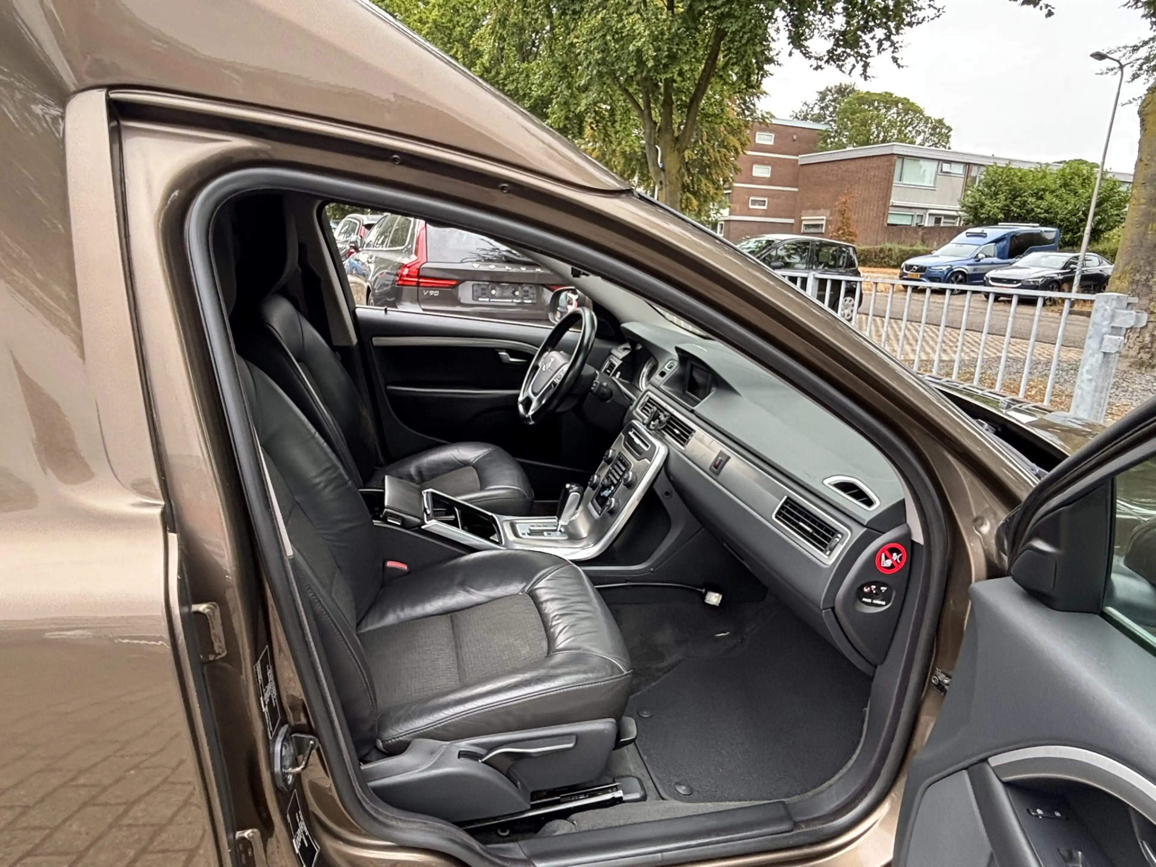 Volvo V70 NILSSON V70 D5 AWD Grijs kenteken of camper — photo 7