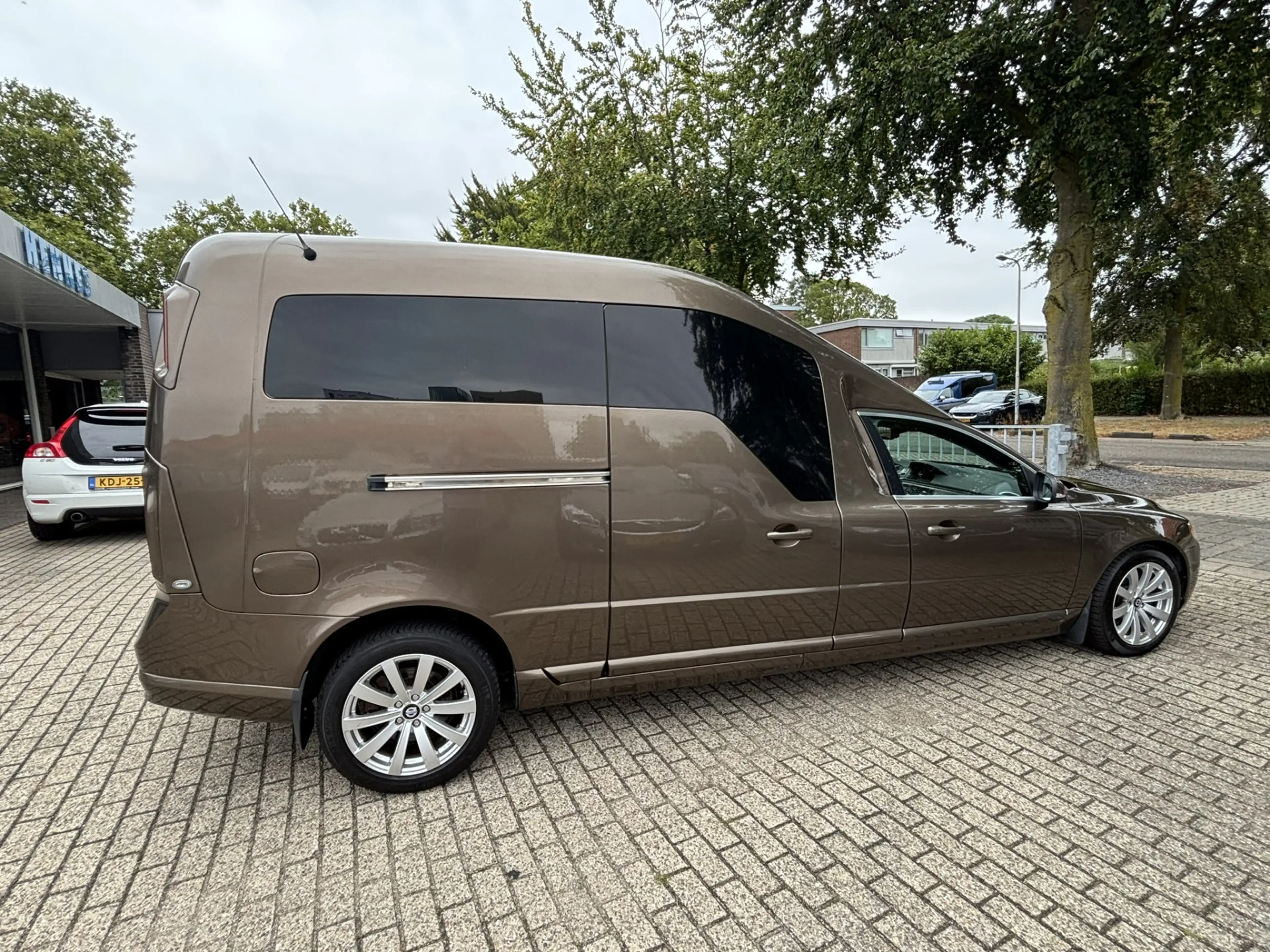 Volvo V70 NILSSON V70 D5 AWD Grijs kenteken of camper — photo 2