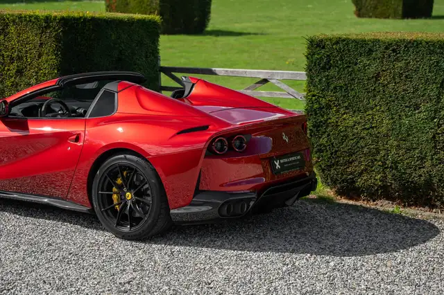 Ferrari 812 view 12