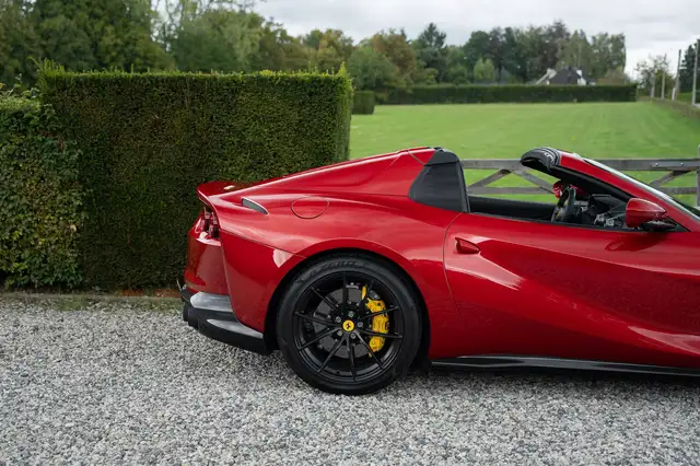 Ferrari 812 view 9