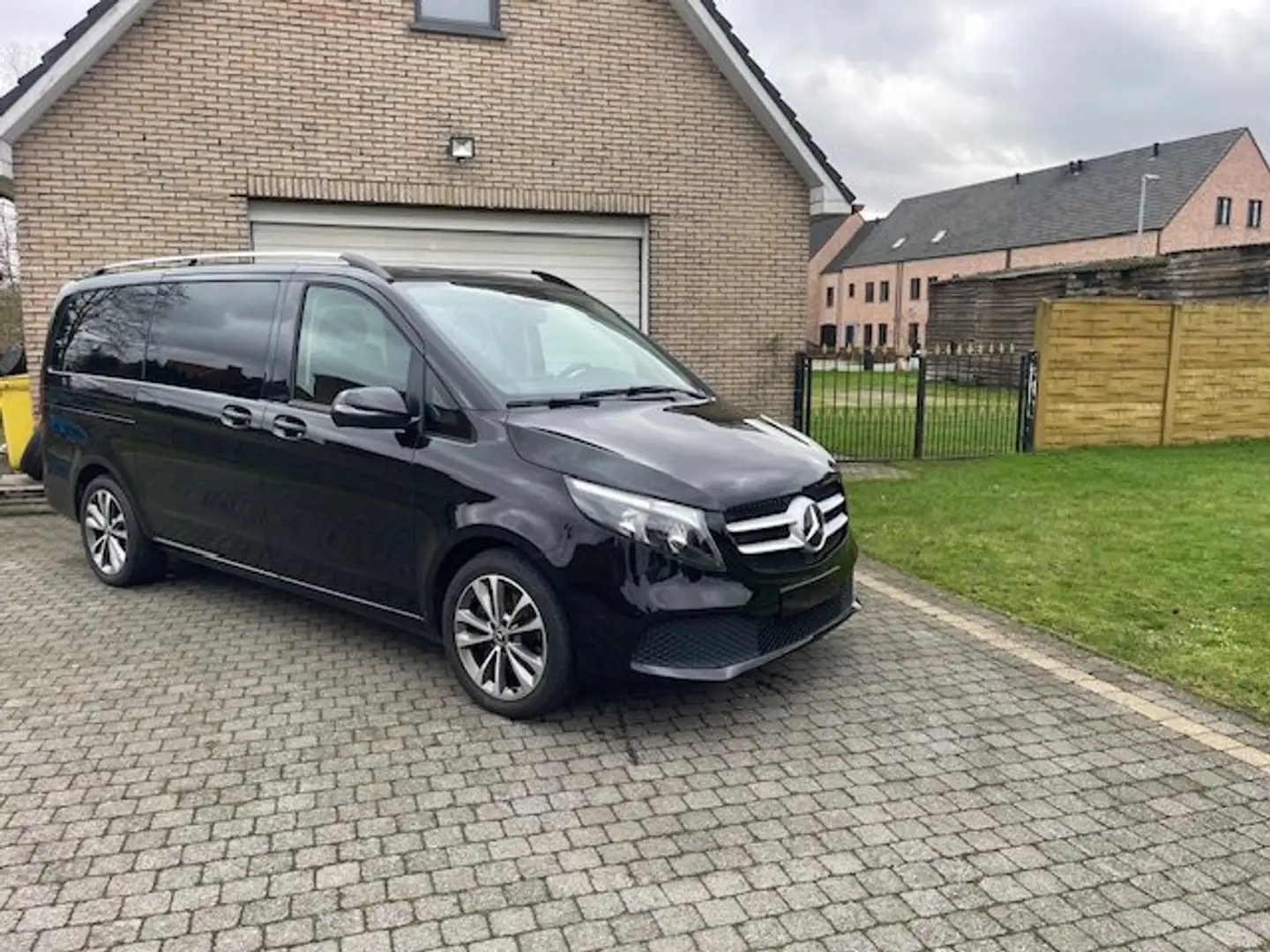 Mercedes-Benz V 220 V 220 d lang EDITION/CRUISE/LANE ASSIST/GARANTIE Zwart - 2