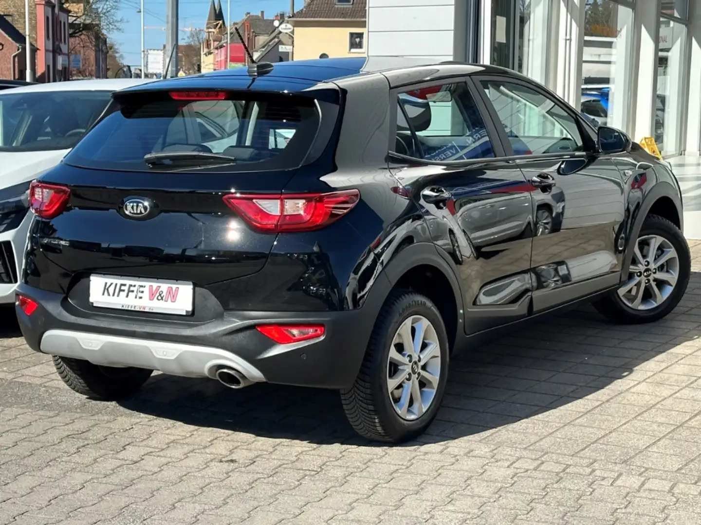 Kia Stonic 1.2 Edition 7, TEMPOMAT CarPlay STZHZ PDC Black - 2