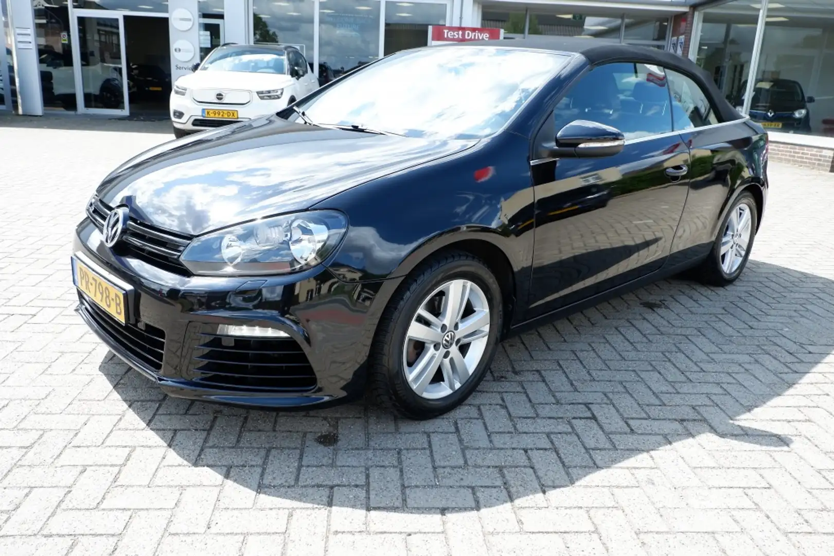 Volkswagen Golf Cabriolet 1.2 TSI BlueMotion Zwart - 2