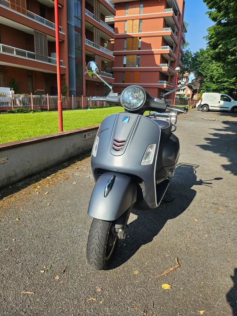 Vespa GTS 300 Super Sport Abs Grijs - 2