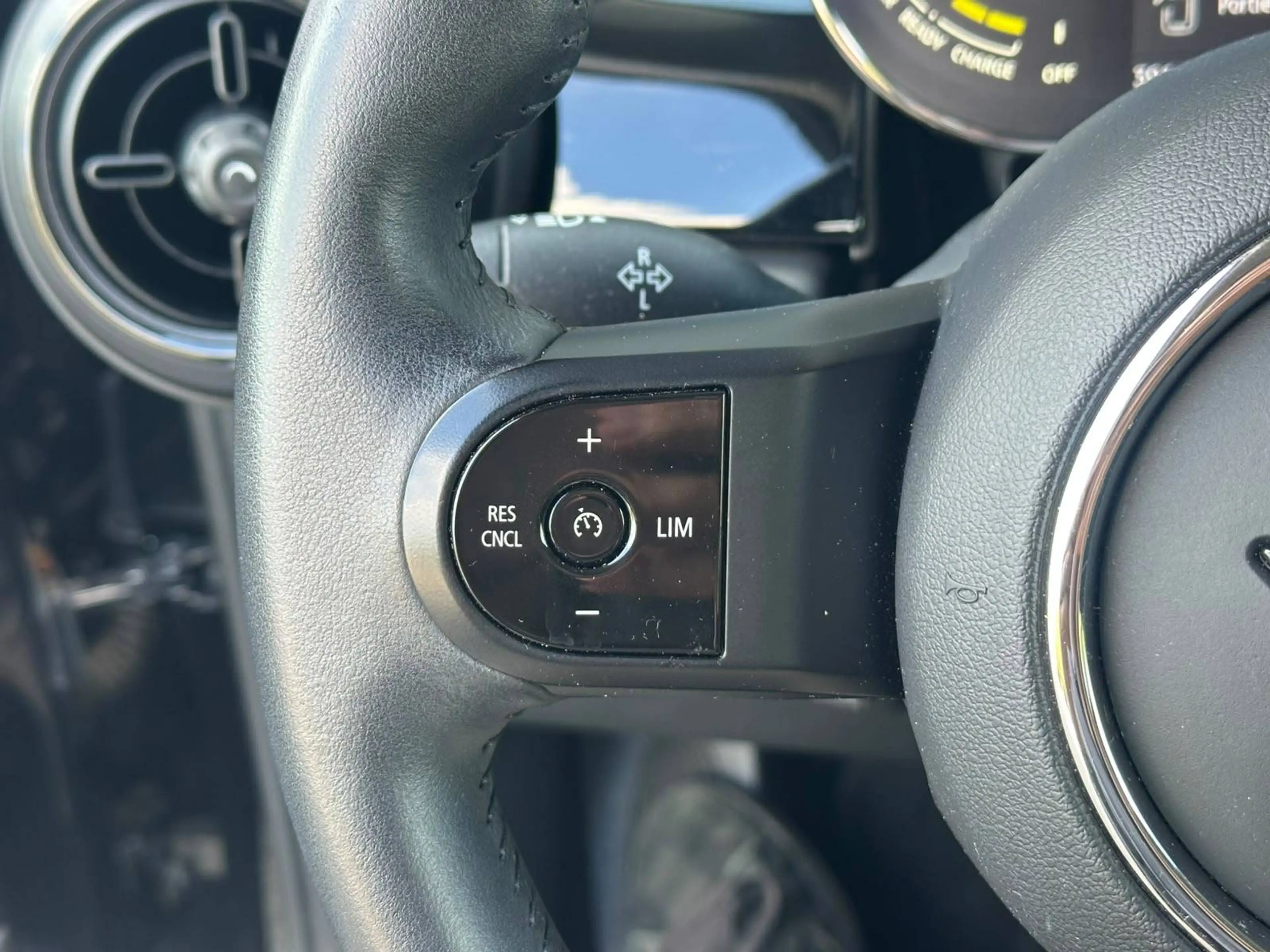 MINI Cooper SE e-Mini 28.9 kWh Cooper SE — photo 13