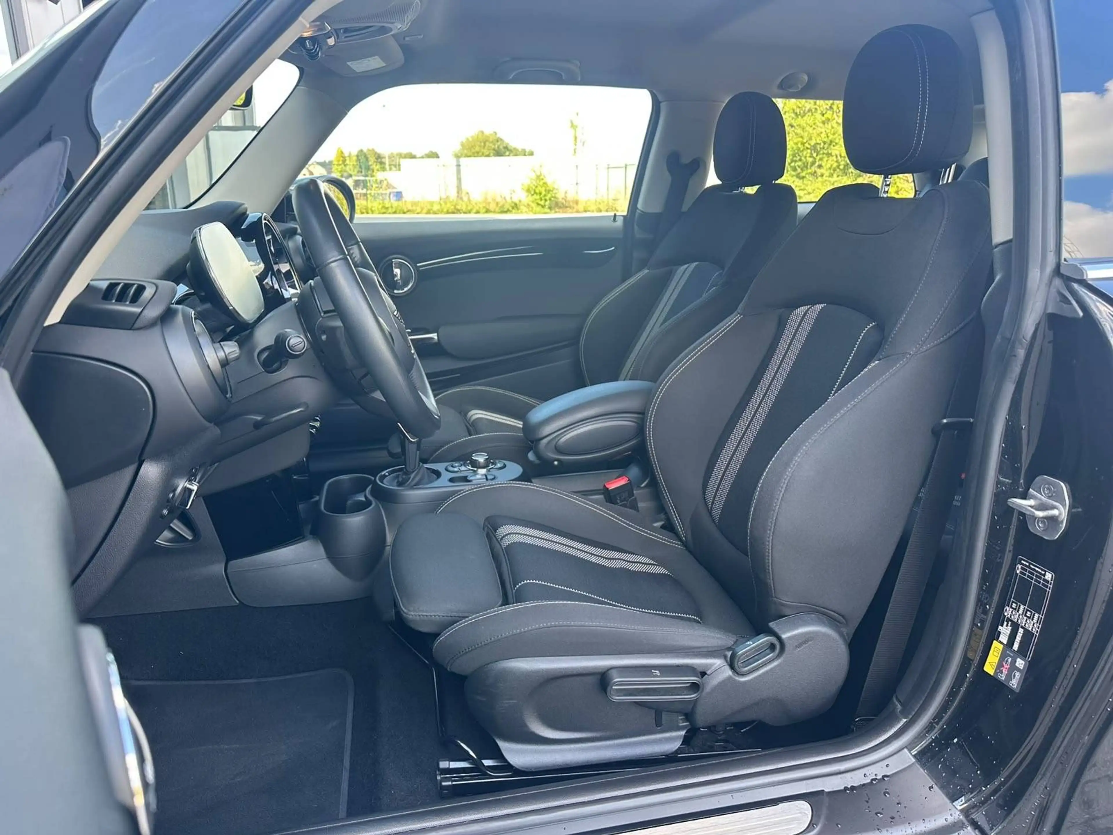 MINI Cooper SE e-Mini 28.9 kWh Cooper SE — photo 11