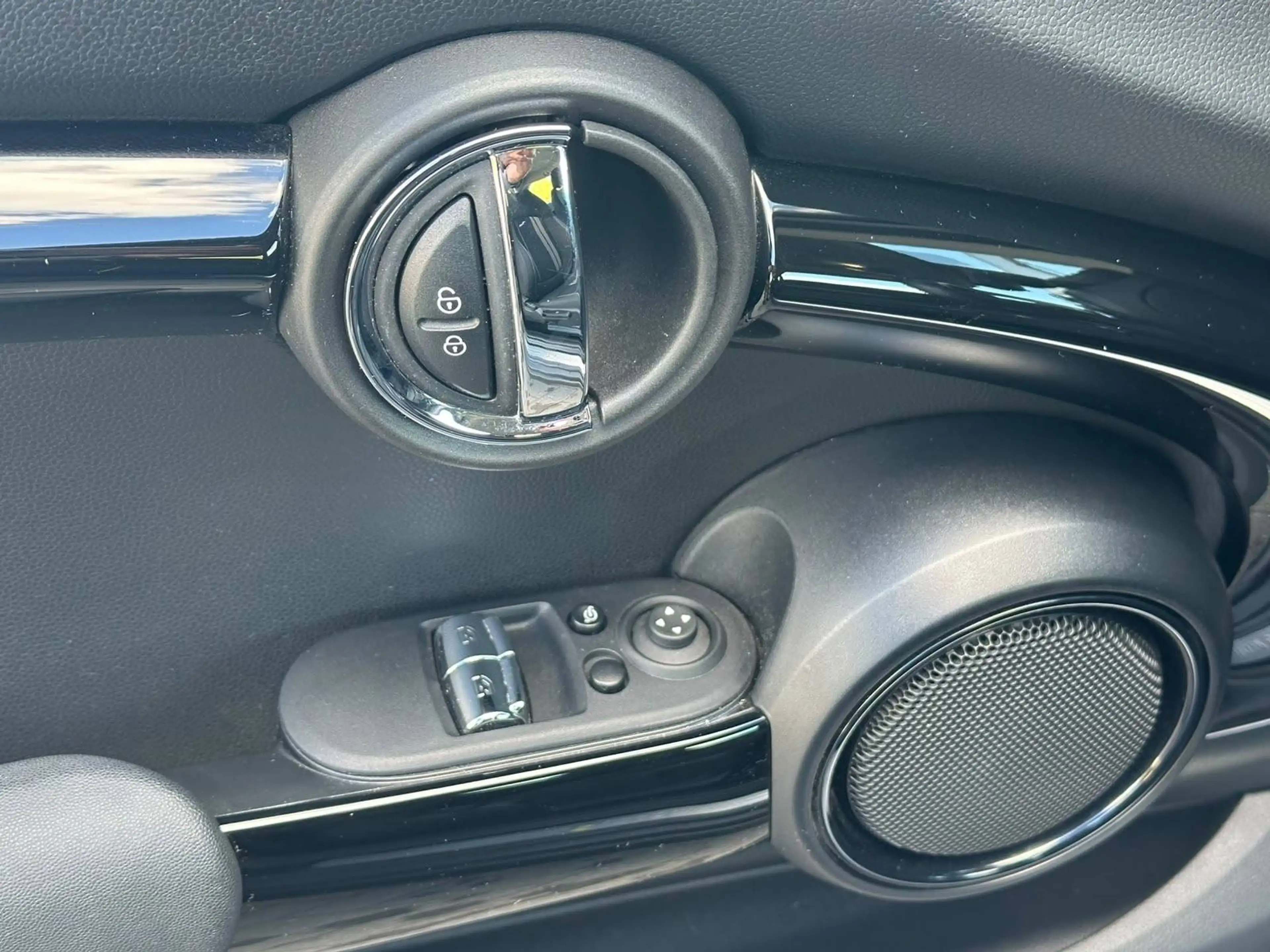 MINI Cooper SE e-Mini 28.9 kWh Cooper SE — photo 15